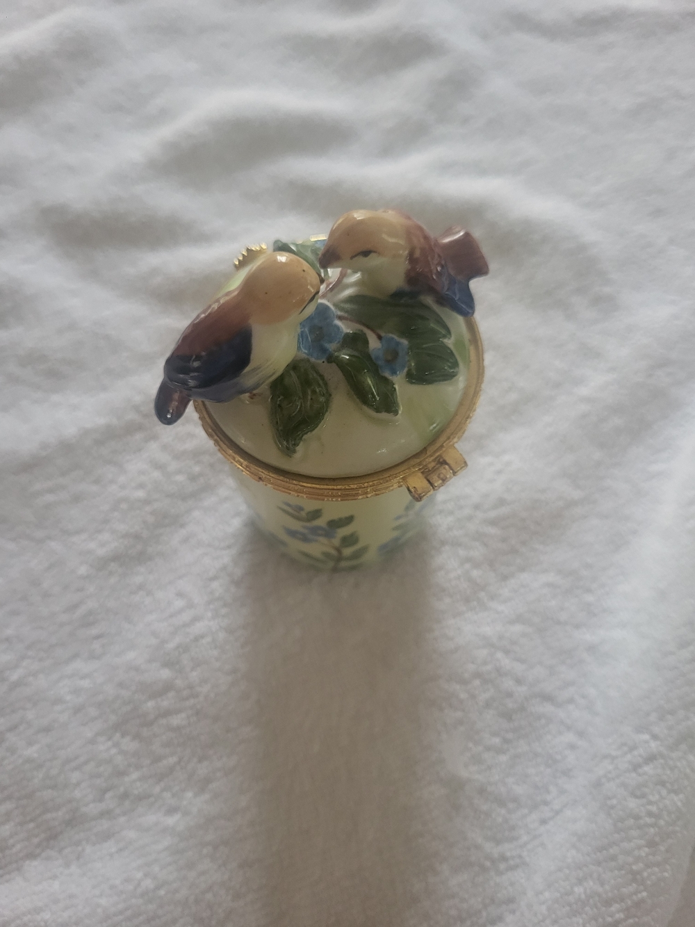 Vtg Bombay Porcelain Candle Hinged Trinket Box Birds & Blue Bonnet Flowers 4โ